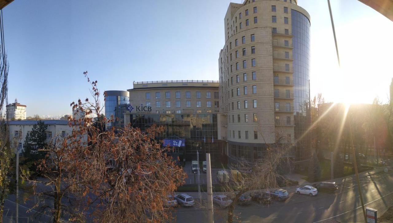 Aura On Erkindik Boulevard Бішкек Екстер'єр фото