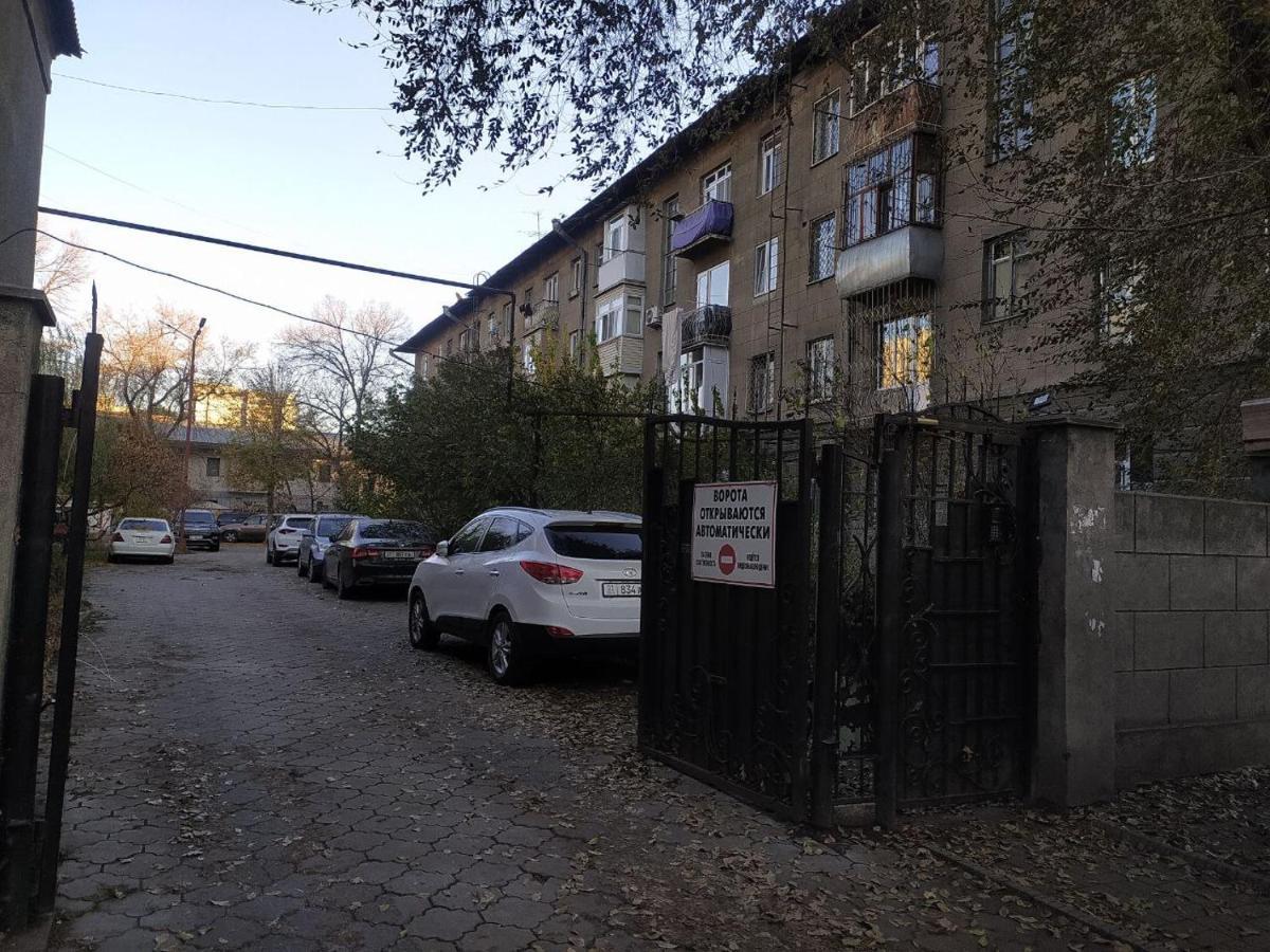 Aura On Erkindik Boulevard Бішкек Екстер'єр фото