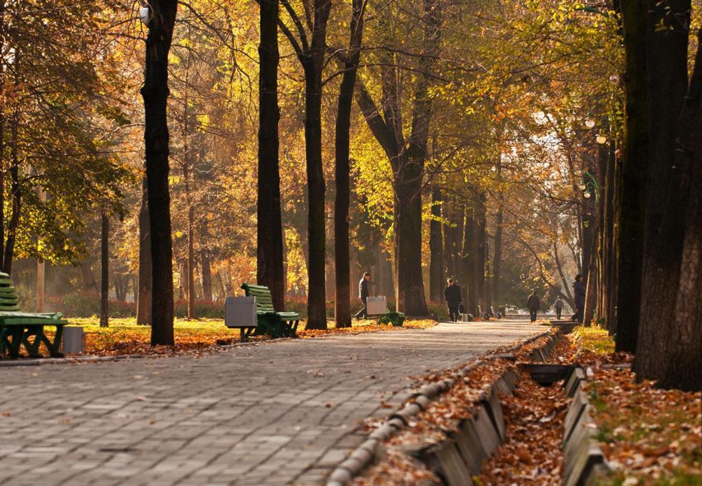 Aura On Erkindik Boulevard Бішкек Екстер'єр фото